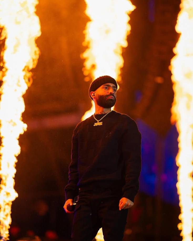Durante una reciente entrevista en el programa “Molusko Tv”, dirido por el puertorriqueño Jorge Pabón, Arcángel admitió que era un compra apresurada: “Se me fue la mano, mala mía y lo quiero decir, le compré un bobo y un biberón de oro de 14 kilates, probablemente sea una estupidez pero, papi, sentí la necesidad de hacerlo”, expresó entre risas.