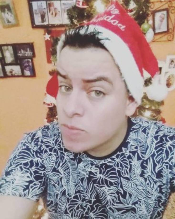 El cantante Cesar Castañeda, mejor conocido como Cesarec, también disfrutó de las fiestas navideñas.