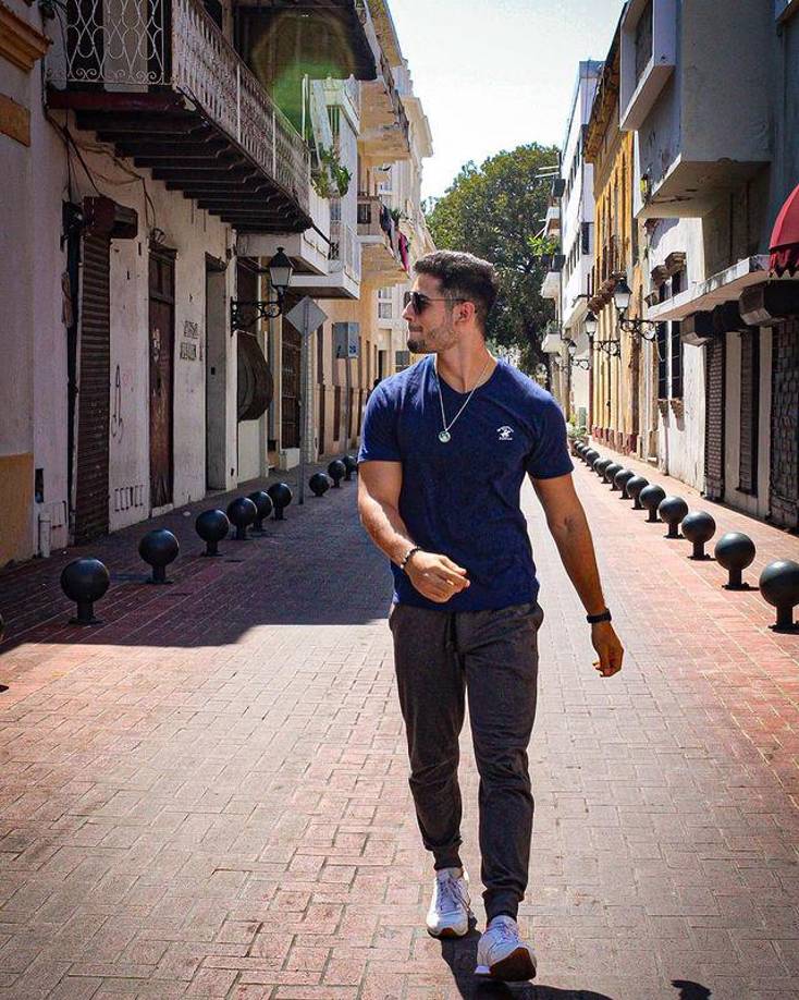 El dominicano también obtuvo dentro de la competencia el título de Mister International Best in Formal Wear, con un traje de su compatriotaJosé Jhan, estilista de Juan Luis Guerra.