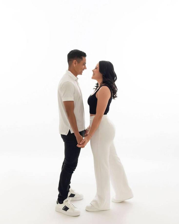 “Te amo tanto amor de mi vida, sos una bendición de Dios, soy demasiado afortunada de tenerte como compañero de vida, soy la más feliz a tu lado. Sos lo mejor del mundo”, fue un mensaje de Daniela Hernández para Carlos Pineda.