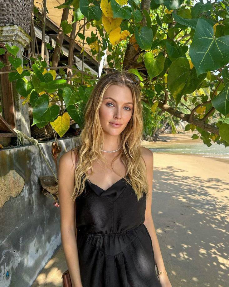 Modelo muere tras caer y quedar atrapada en su caballo