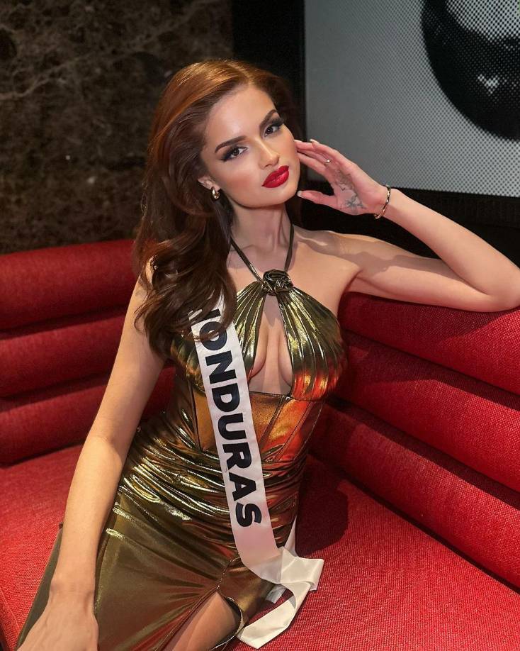 Este año, Honduras es representado por Stephanie Cam, una hermosa modelo nacida en Queens, condado de Nueva York, hija de padre peruano y madre sampedrana.