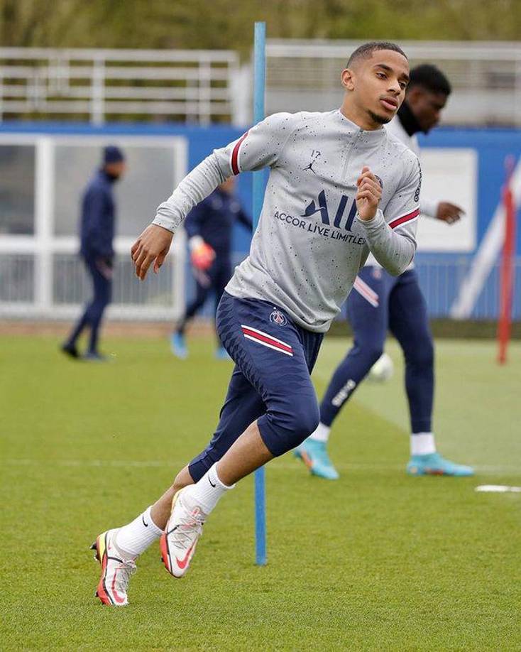 Colin Dagba: Otro defensor que no cuenta para Luis Enrique.