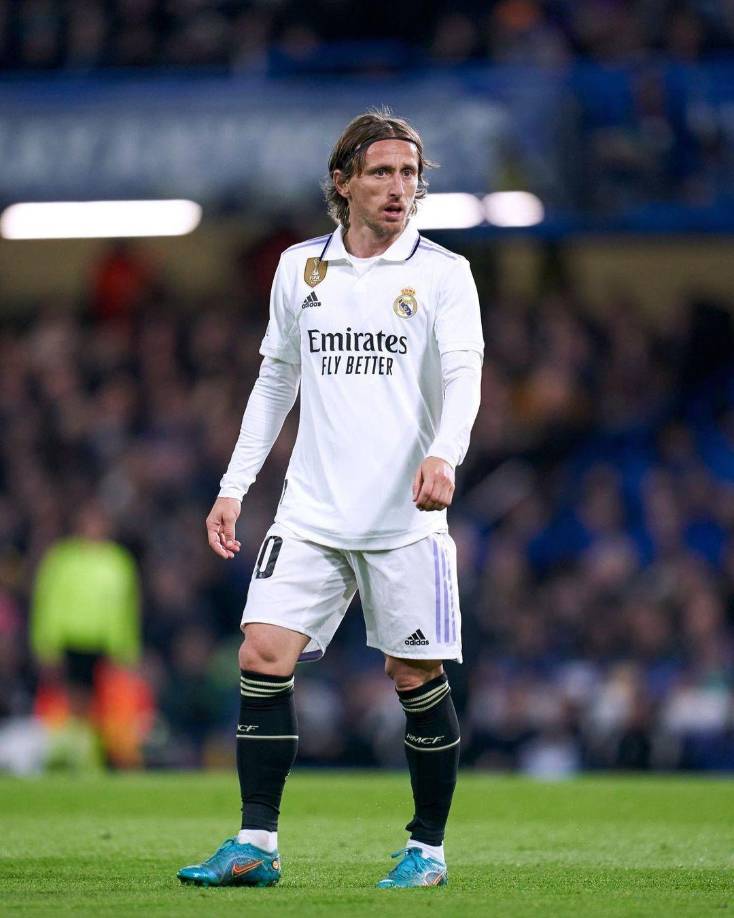  Luka Modric está teniendo pocos minutos con el Real Madrid en el inicio de la temporada y se ha hablado de una posible marcha del club. Varios medios han mencionado ofertas de Arabia Saudita.