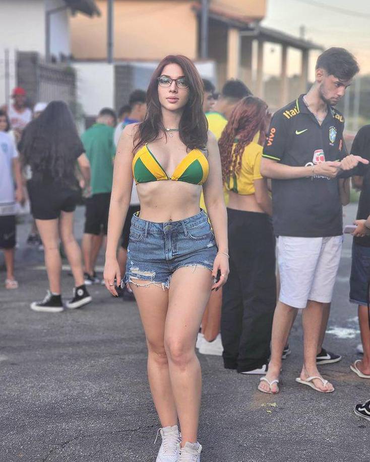 Cibelly dice que hasta el día de hoy no ha recibido preguntas de padres de alumnos sobre las dos obras distintas.