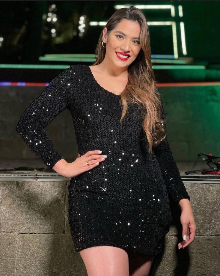 “Ser agradecido con Dios es el mejor regalo que puedes brindarle al Niño Jesús en estas fiestas de fin de año. No olvides que un espíritu lleno de gratitud disfrutará mucho más de una Feliz Navidad”, escribió en Instagram la popular comunicadora de HCH, Carolina Lanza. 