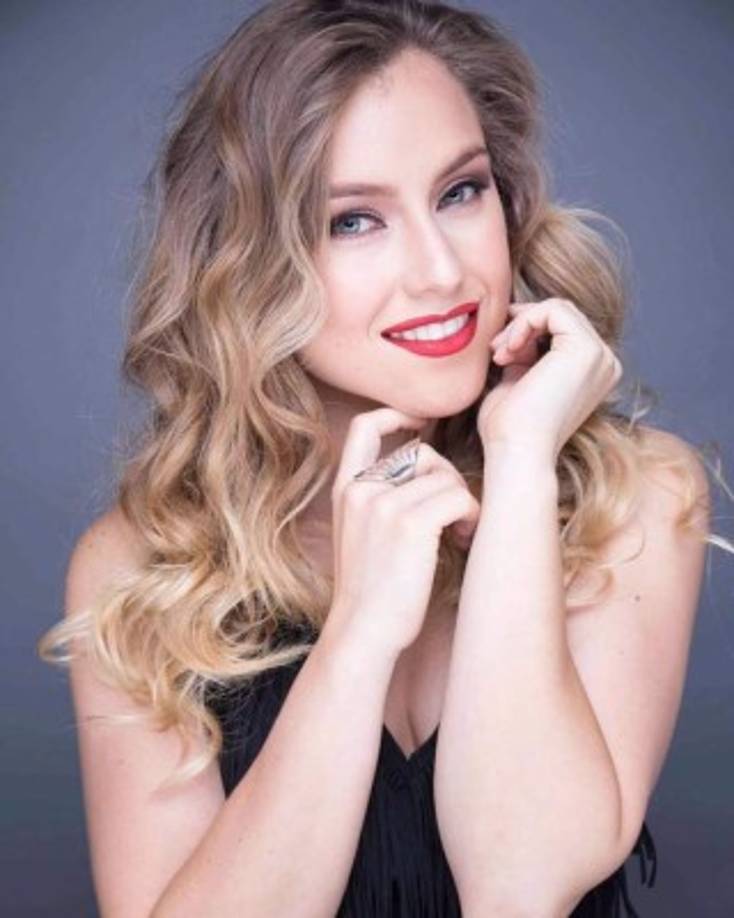 Del 2002 al 2003 participó en '¡Vivan los niños!' como Simoneta Molina. En 2004 en 'Alegrijes y rebujos' como ella misma en la temporada 1, episodio: 'La fiesta'.<br/>También en 2004 en 'Mujer de Madera' como Marisa Santibáñez.<br/>