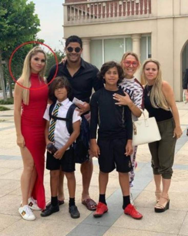 El brasileño Hulk dejó a la madre de sus tres hijos, Iran Angelo de Souza, a mediados del 2019 y ahora sale con Camila, la sobrina favorita de ella. Tras confirmarse la noticia, el escándalo no se ha hecho esperar.