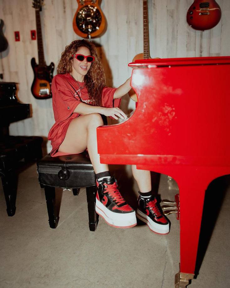 Agotado el papel para los conciertos que Shakira ofrecerá en Lima (16 y 17 de febrero), Barranquilla (20 y 21 de febrero), Medellín (23 de febrero), Bogotá (26 y 27 de febrero), Santiago de Chile (2 y 3 de marzo) y Buenos Aires (7 y 8 de marzo), aún quedan entradas para los de Río de Janeiro (11 de febrero) y Sao Paulo (13 de febrero), además de para algunos de los diez que tiene programados en México: Guadalaja (12 y 13 de marzo), Monterrey (16 y 17 de marzo) y Ciudad de México (19, 21, 23, 25, 27 y 28 de marzo). No obstante, todo apunta a que la barranquillera va a hacer ‘sold out’ en los 23 shows que va a dar antes de descansar durante aproximadamente un mes y medio.