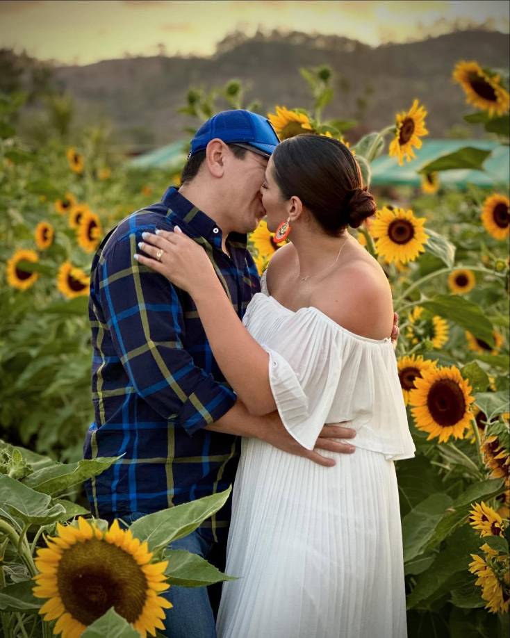 “Hace mucho tiempo, hace como dos años, me pidieron matrimonio y me entregaron mi anillo de compromiso... obviamente mi pareja actual”, comenzó explicando Carolina, dejando claro que la propuesta fue un momento especial, pero que no quiso apresurarse a dar el siguiente paso.