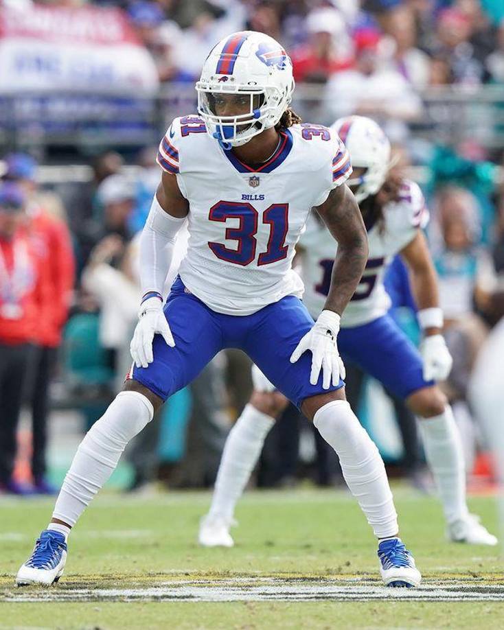 En la temporada del 2022 se ganó la titularidad al sustituir al lesionado Micah Hyde.