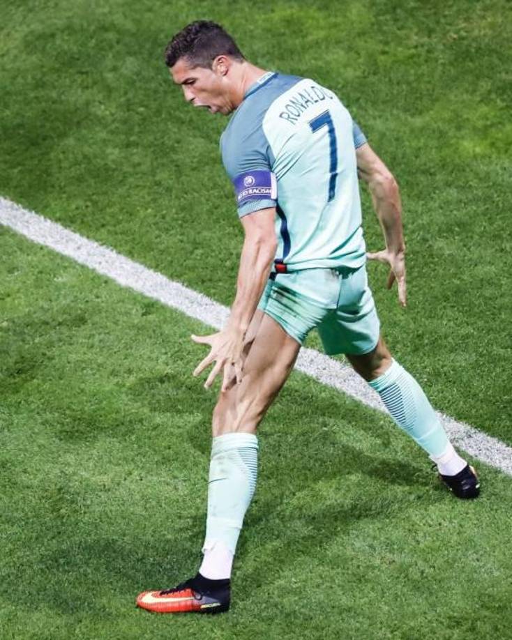 Según la televisión lusa, un equipo de Arabia Saudita habría ofrecido 300 millones de euros para hacerse con Cristiano Ronaldo, donde de 250 millones sería su salario en dos años. Informan que el portugués ha rechazado la oferta y que sus opciones son Chelsea y Bayern Munich, tal como informa As.