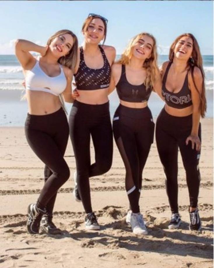 En sus fotos demuestra la gran amistad que tiene con sus demás compañeras de trabajo.