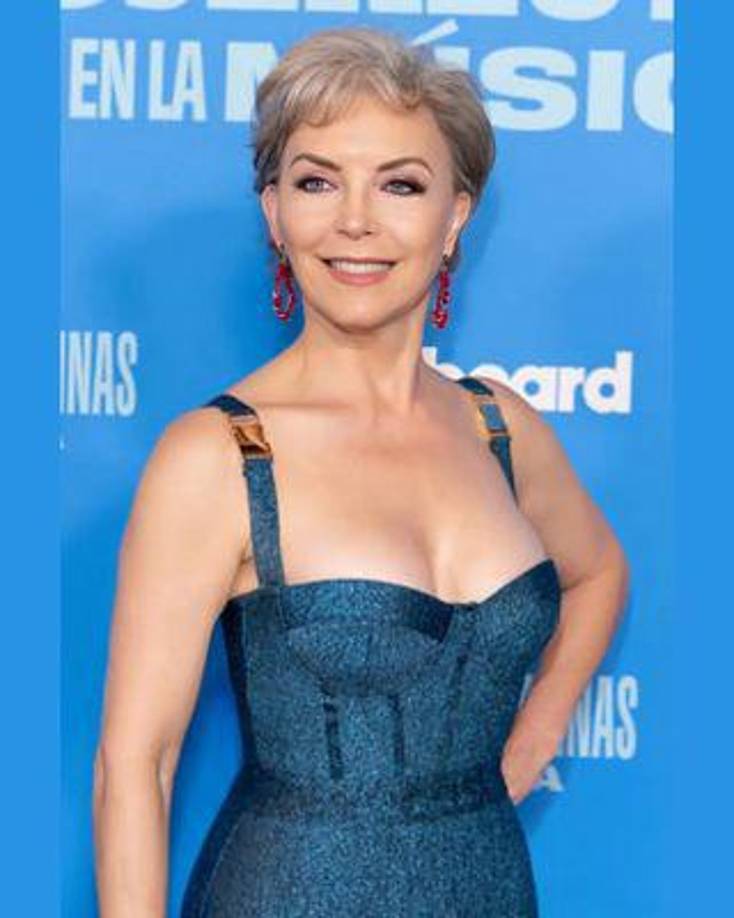 Hace yoga. Compartió que la disciplina es muy importante, y que un día cuando tenía 25 años buscó a la actriz Elsa Aguirre, uno de los rostros más bellos de la Época de Oro del Cine Mexicano, pues le impactaba lo bien que se veía a su edad.