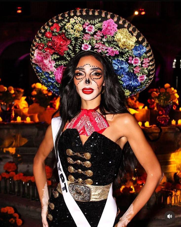 Logina fue nombrada como una de las 60 mujeres más influyentes por la World Woman Foundation. Solo en Instagram posee 1.8 millones de seguidores, siendo una de las candidatas más populares en redes sociales.