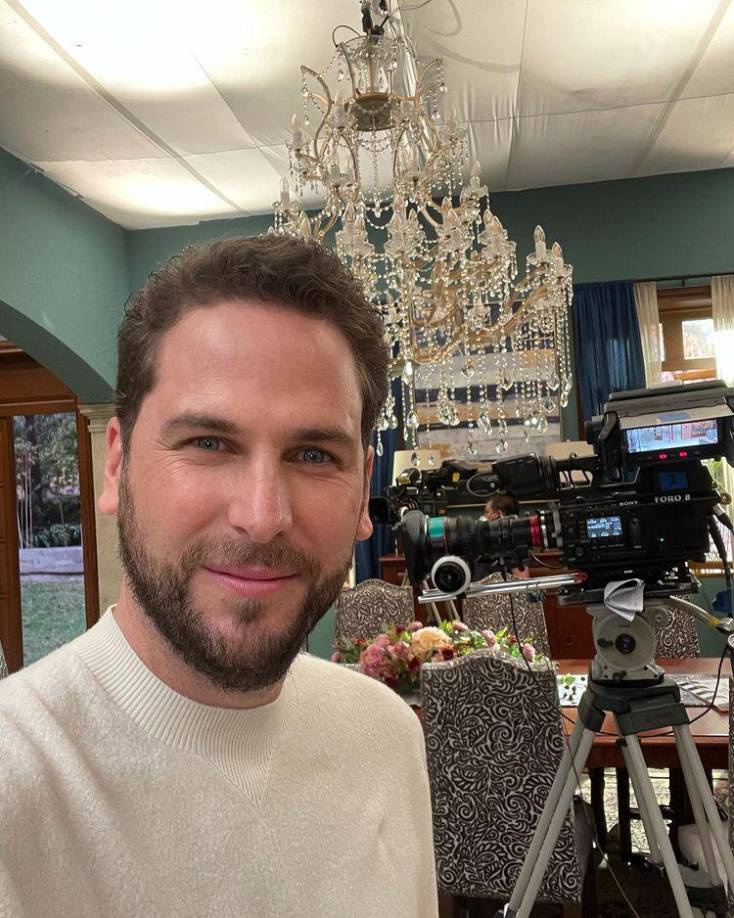 De igual forma, afirma que el actor francés está muy ilusionado y enamorado de Aleida. “Martin va muy en serio, él la quiere para algo serio, no para algo pasajero. Aleida ha comentado que Martin es un tipazo, caballeroso, muy detallista con ella, un gran hombre que la está haciendo muy feliz”. 