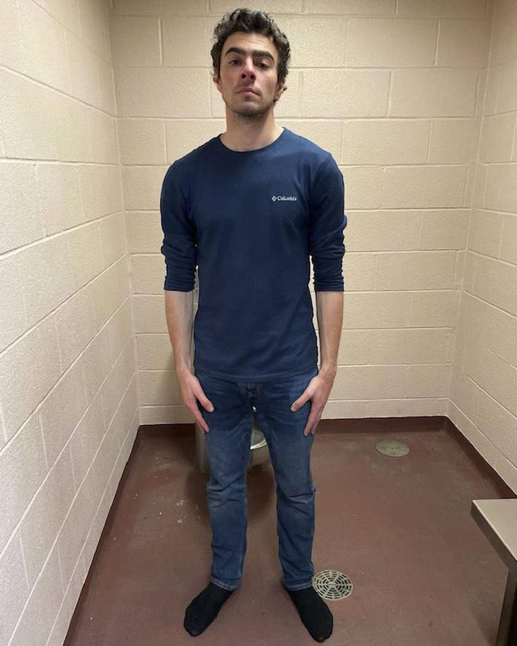 La policía planea acusarlo de asesinato premeditado en primer grado (ahora acusado de segundo grado), un cargo generalmente reservado para el asesinato de policías, bebés y para asesinos en serie, según la ley de Nueva York, pero la oficina del fiscal de distrito tiene la decisión final sobre los cargos, según CBS. 