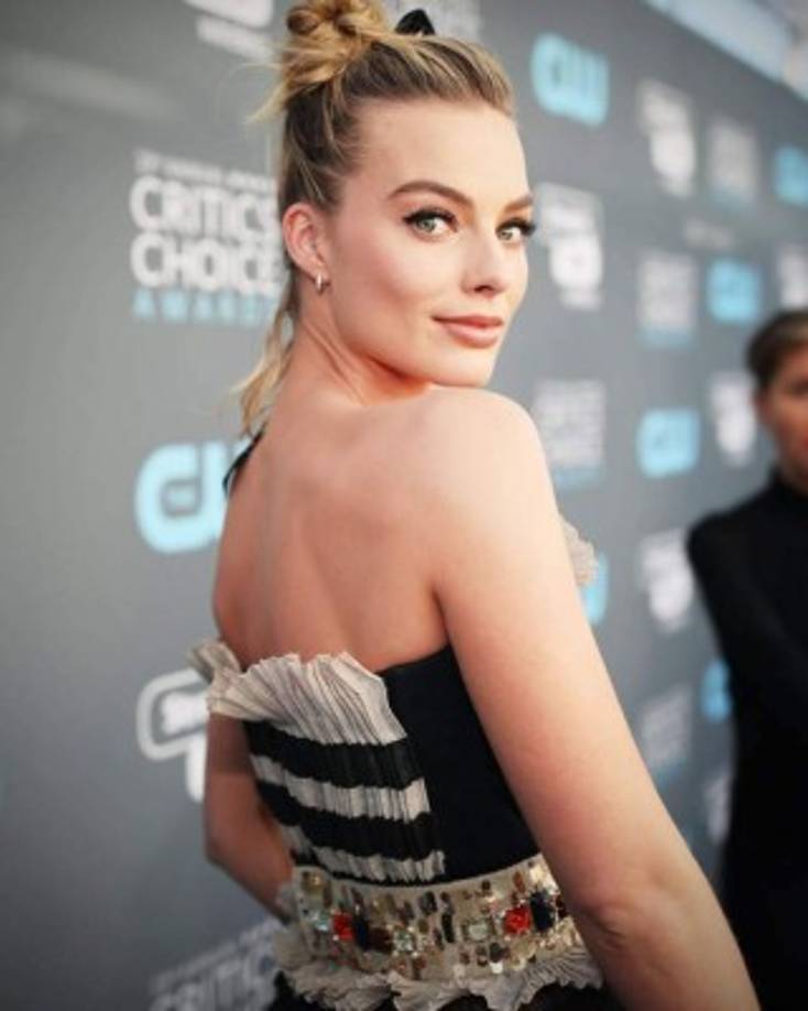 4- Margot Robbie: En 2017 protagonizó la película Goodbye Christopher Robin y filmar la muy esperada película Yo, Tonya, por la que consiguió su primera nominación a un Óscar.