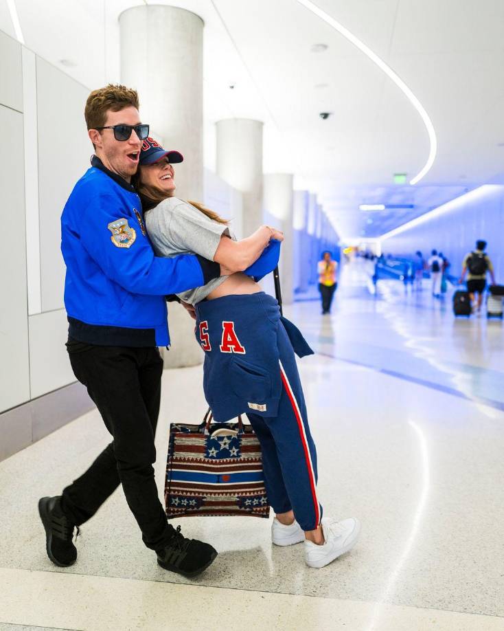 Luego pensó en principios de noviembre, cuando estaban en Ciudad del Cabo para la ceremonia del premio Earthshot. Pero se dio cuenta de que Nina pensaba que podría suceder en Sudáfrica, porque todos sus amigos no dejaban de preguntar si iba a suceder. Y esto es lo que pasa con Nina, dice Shaun: es una persona extremadamente organizada que rara vez se sorprende, pero le encanta que la sorprendan. Tenía que sorprenderla.