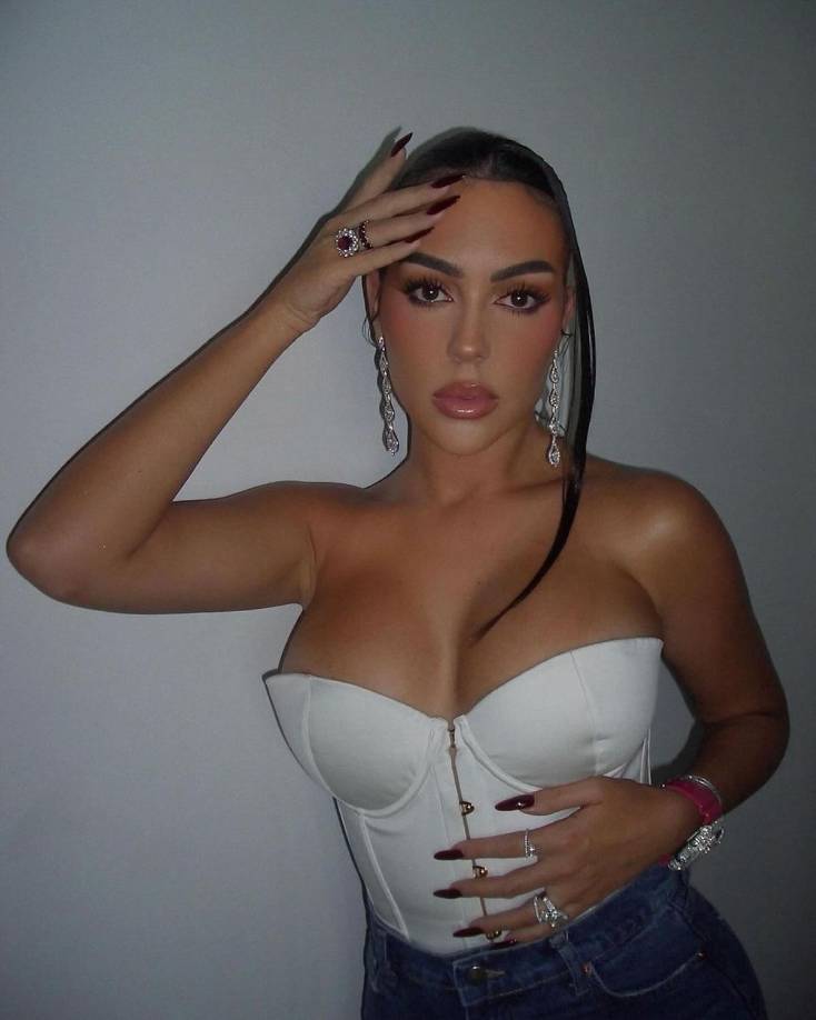 Georgina Rodríguez es una de las referentes del mundo de la moda más importantes en Instagram. Tiene millones de seguidores y cada día sorprende con sus looks. Causa sensación con cada una de las publicaciones que comparte y sus looks revolucionan a sus fans.