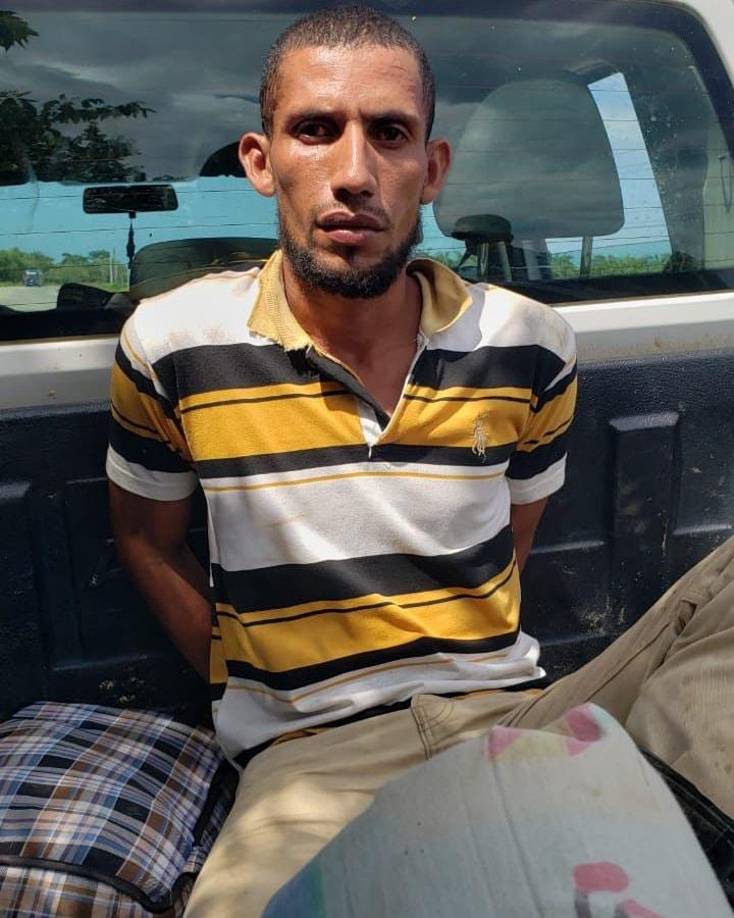 El principal sospechoso fue capturado junto a su compañera de hogar, Yadira Isabel Castro, ya que se presume que actuaron juntos.