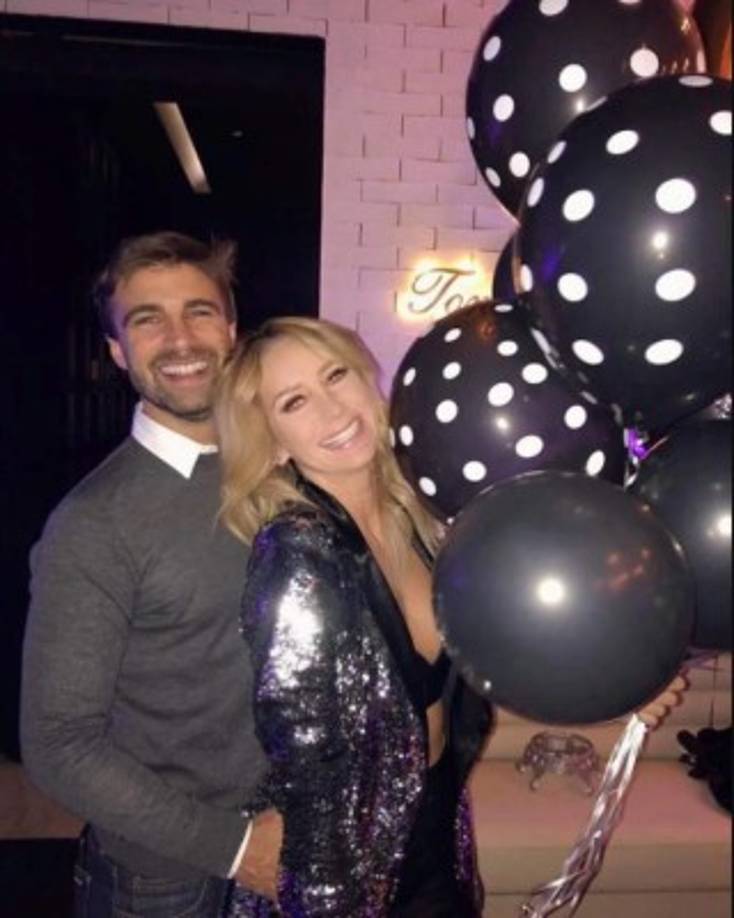 Geraldine Bazán y Santiago Ramundo<br/><br/>Mediante un comunicado que ambos publicaron en las redes sociales explicaron que su historia había terminado. La actriz explicó en una entrevista la razón por la que decidió no seguir más con el argentino. 'Mis hijas están en un proceso. En un proceso de aceptación (del divorcio)', indicó la artista, quien apuntó que sus hijas están yendo a terapia y 'para ellas, para las dos, pero en especial para Elissa se le hace muy difícil que sus papás estén con otras personas'. <br/>