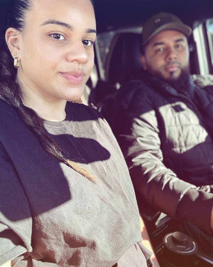 Mientras los equipos de rescate auxiliaban a los heridos, el conductor del vehículo, identificado como <b>Carlos Alexis Santos Guifarro</b>, residente de Harrisburg, Pensilvania, atacó a un paramédico con un par de tijeras.