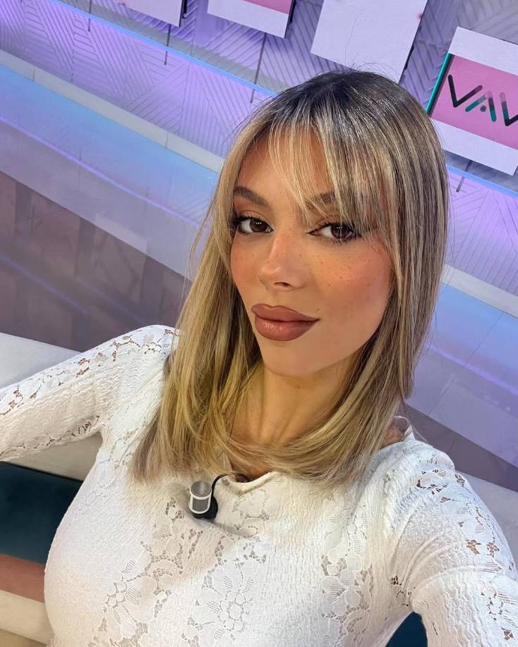 La noticia ha sido confirmada por <b>Mar Flores</b>, abuela paterna del recién nacido, quien expresó a las puertas del hospital: “Estoy muy emocionada, están muy felices y os agradezco el interés. El bebé está sano y la mamá está bien, todo está bien”.