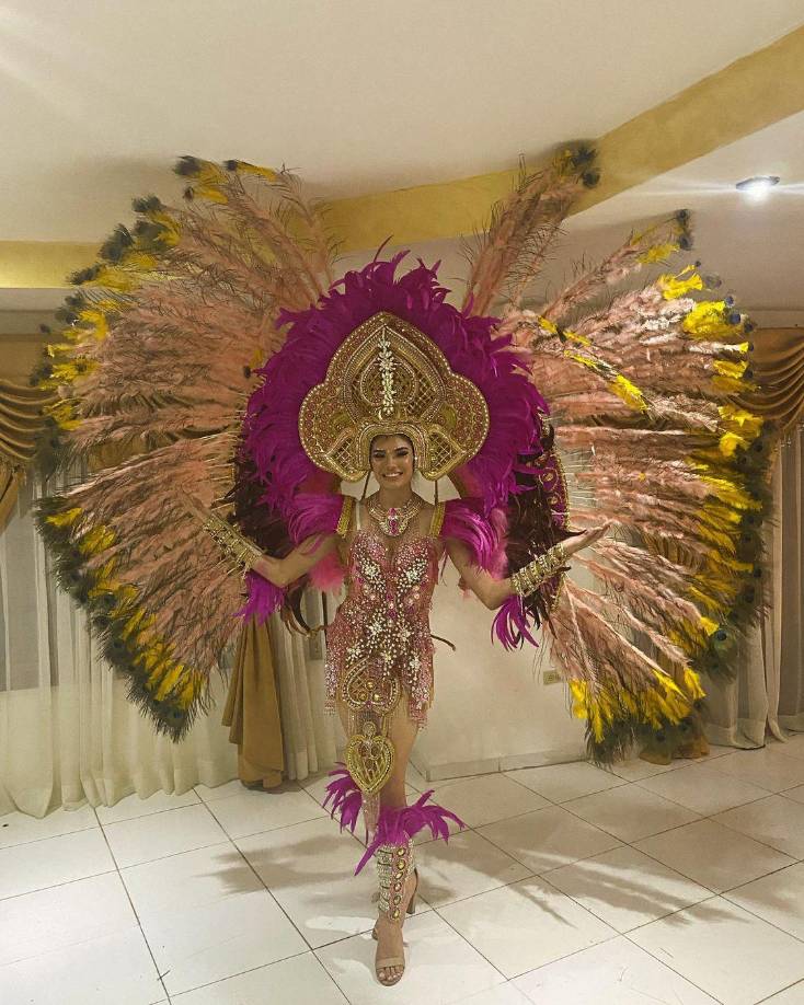Con este espectacular traje desfiló en el Carnaval Internacional de la Amistad 2024, el más grande de Honduras que se realiza año con año en La Ceiba. 