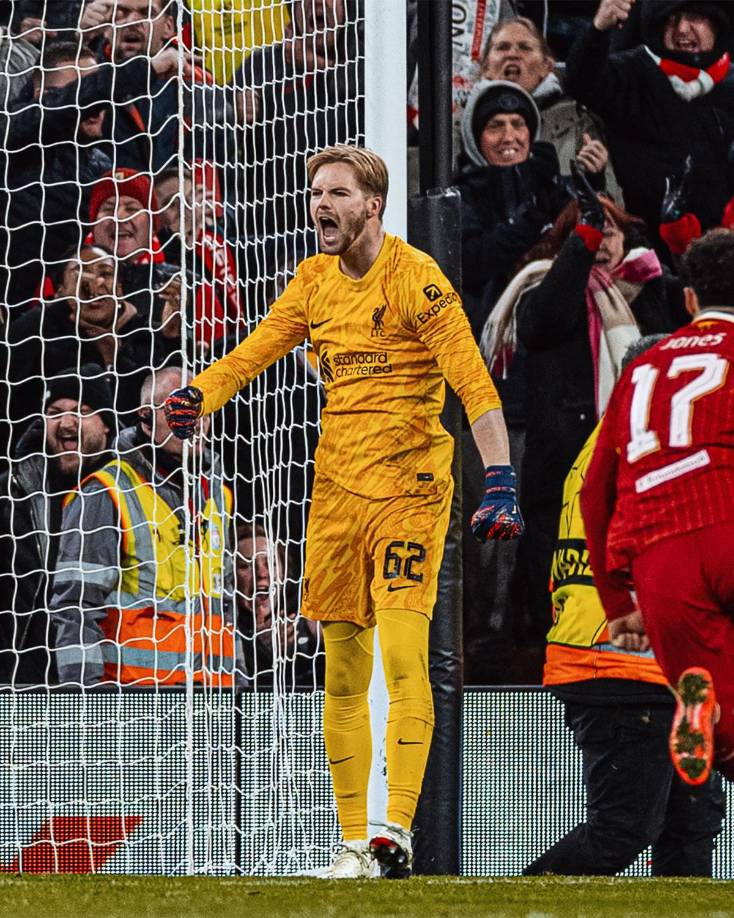 La celebración de Caoimhín Kelleher tras pararle el penal a Kylian Mbappé.