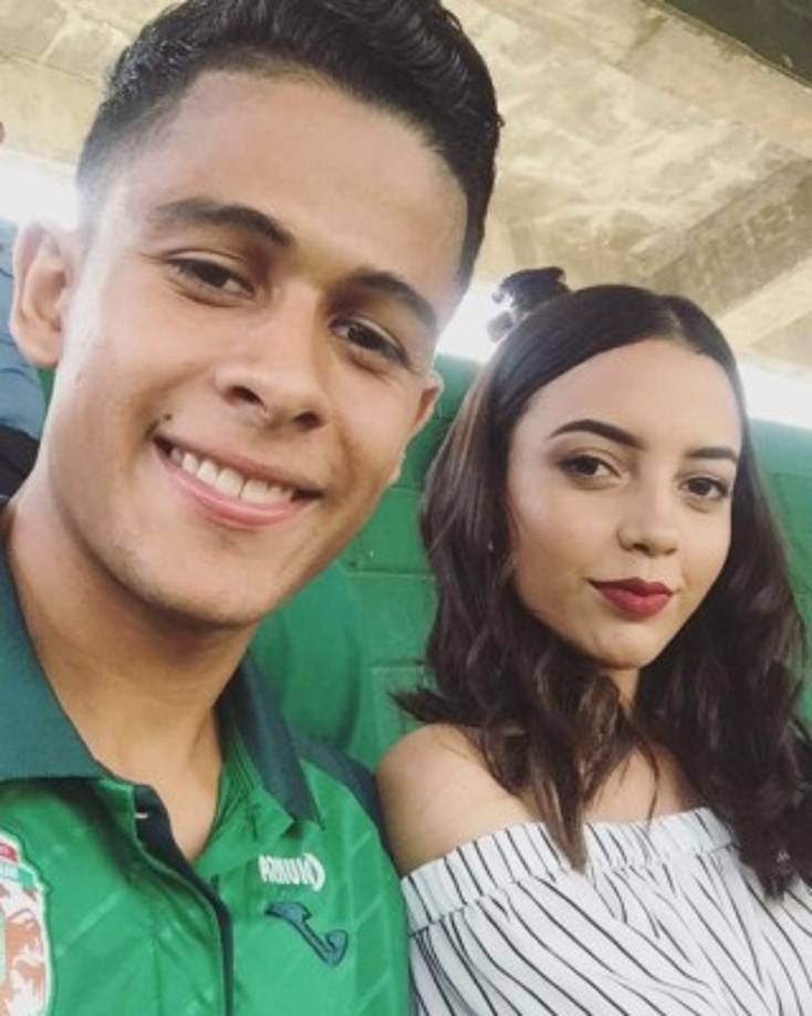 La hermosa joven y el jugador verdolaga ya casi cumplen 3 años de relación.