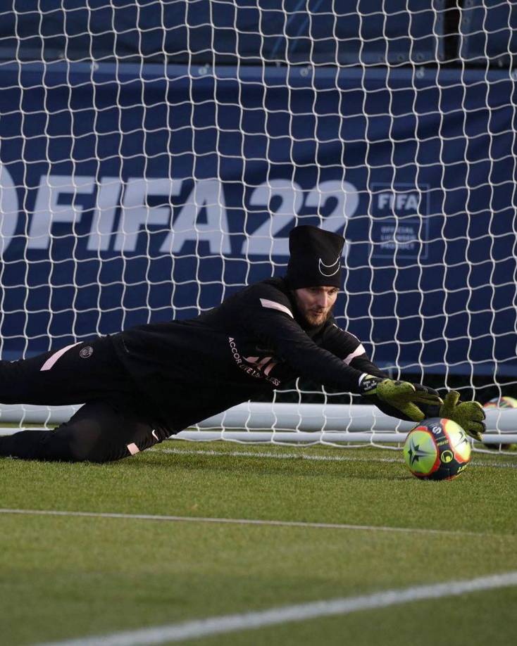 El medio antes mencionado señala que sin mediar palabras, los agresores retuvieron en contra de su voluntad y con uso de la violencia a la familia.