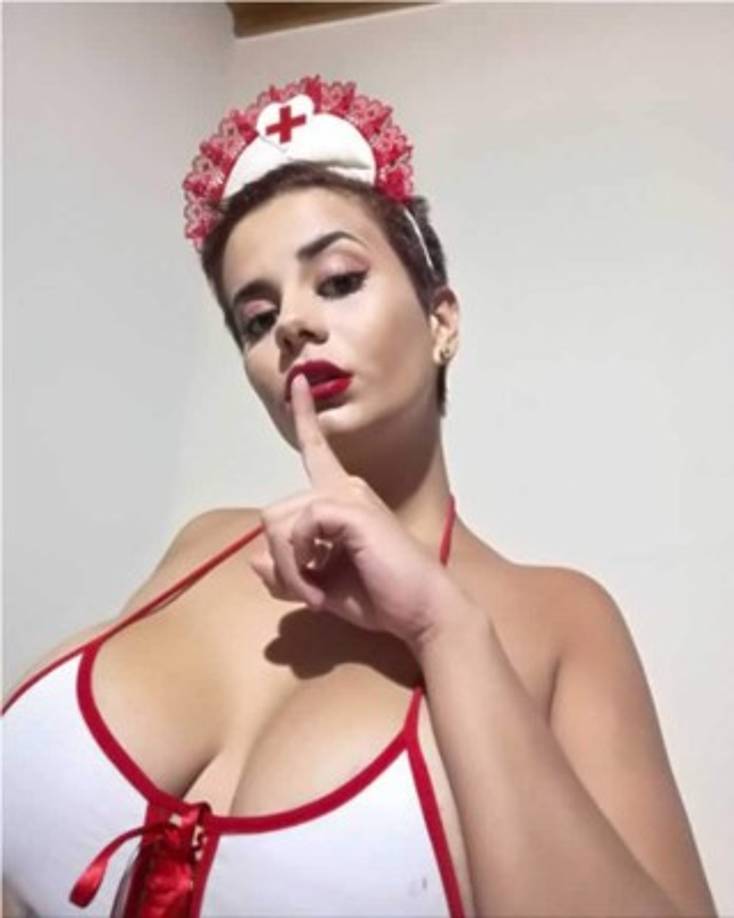 Su verdadero nombre es Alejandra Omaña.