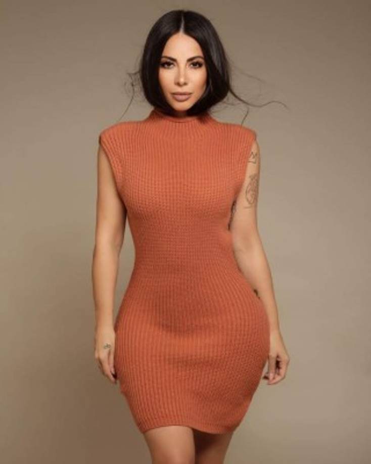 La famosa presentadora se robó las miradas en las redes sociales, luego de compartir una serie de fotos y videos en donde presume sus curvas.