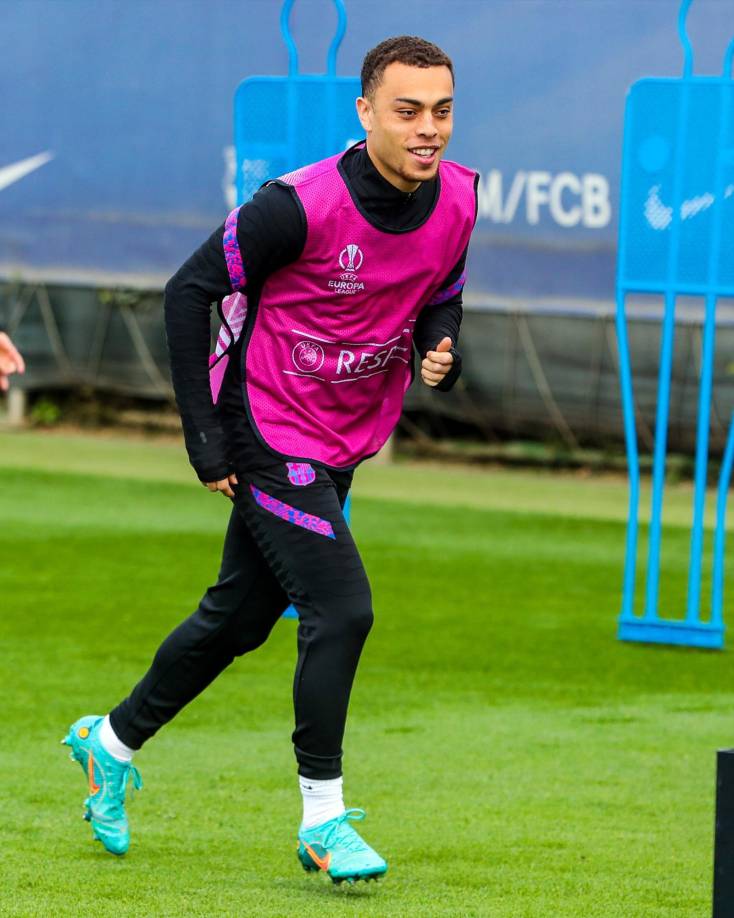 El FC Barcelona ofrecerá a Sergiño Dest al Bayern Múnich como parte de una apuesta por fichar al delantero Robert Lewandowski, quien habría manifestado su deseo de sumarse a la revolución de Xavi en el Camp Nou, según informa el Daily Express