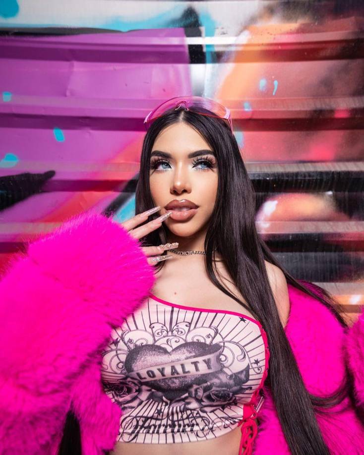 Yeri Mua tiene 20 años. Nació el 17 de diciembre de 2002 y es conocida por muchas personas como la ‘Bratz jarocha’, debido al parecido que tiene con las muñecas.