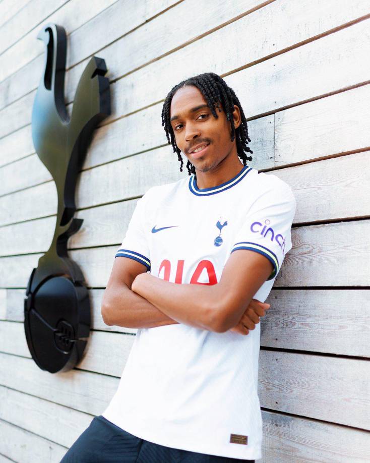 El Tottenham ha fichado al lateral derecho inglés Jed Spence por 14.700.000 €. Firma hasta junio de 2027 y llega procedente del Middlesbrough.