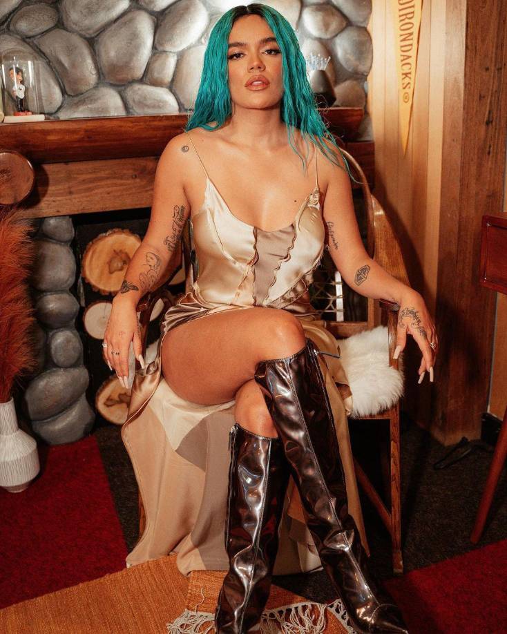 Karol G: ¡Sí! En 2021 la Bichota también sufrió una fatal caída en el FTX Arena de Miami.