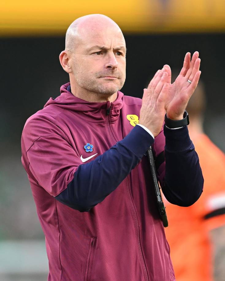 Lee Kevin Carsley (Birmingham, 1974) se ha convertido, sin quererlo, en el gran protagonista del ‘derbi’ entre Irlanda-Inglaterra en la Liga B de la Nations League. 