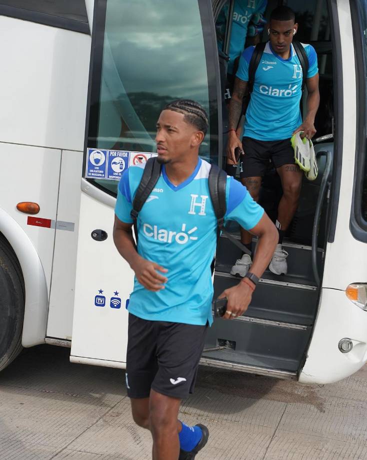 Douglas Martínez, delantero del Indy Eleven de la USL de Estados Unidos, llegando al primer entrenamiento de la Selección de Honduras.