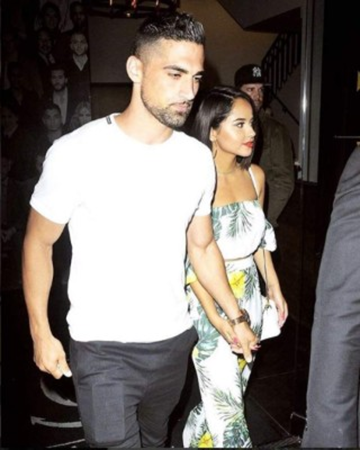 Además de sus apariciones en premiaciones como los Latin Grammy, la pareja es vista junta en la calle y en redes sociales.