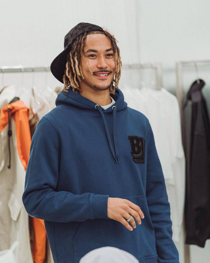 Después ascendió al primer equipo del Caen, que por entonces estaba en la Ligue 2, la segunda división.