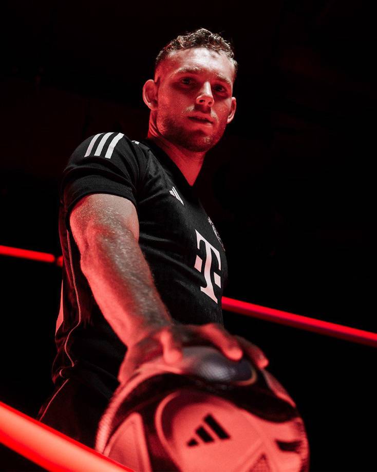 El Bayern Múnich anunció el fichaje del portero israelí Daniel Peretz procedente del Maccabi Tel Aviv. Tiene 23 años, ha firmado un contrato hasta junio de 2028.