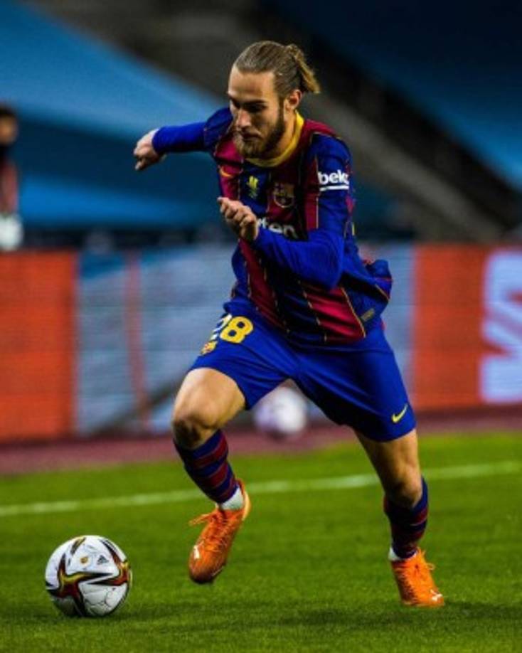 Óscar Mingueza: El joven defensor se consolidó en la reciente campaña y entra en la lista de intransferibles del Barcelona. Foto Facebook Barcelona.<br/>