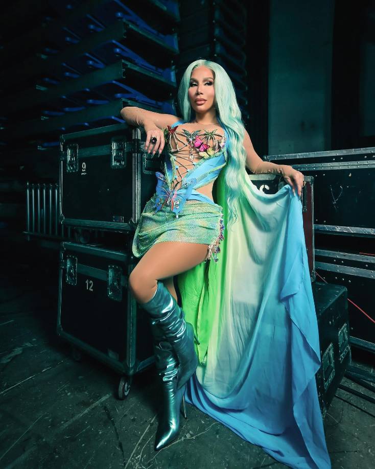 La “Queen” aprovechó a dedicarle este premio a su hija Naiovy y a su tierra natal, Puerto Rico. Cabe destacar que la artista decicidió pausar su carrera musical cuando salió embarazada para dedicarse completamente a la maternidad. Pese a su ausencia en los escenarios por buen tiempo, su nombre nunca se borró de las listas musicales y premiaciones importantes. 