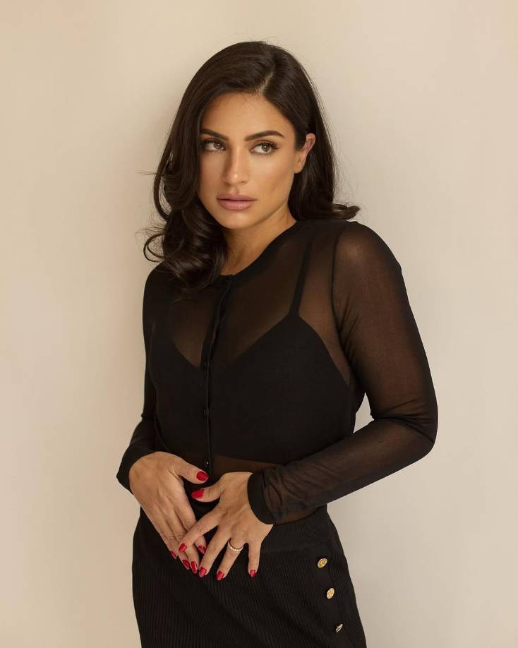 Por otra parte, reveló lo que vivió cuando se enteró que estaba en la “dulce espera”: “Tenía yo creo que una semana, hice la primera presentación, la primera canción, y luego supimos que estaba embarazada, entonces obviamente al inicio tuve nervios, un poco de miedo, también porque soy primeriza, y porque tenía muy poco de haber tenido una pérdida, dos meses antes tuve una pérdida, entonces no me lo esperaba”.