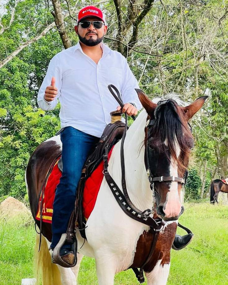 Debido a complicaciones con una enfermedad crónica, el hijo mayor de la familia pastoral del Ministerio La Cosecha se sometió a un trasplante el viernes, pero su cuerpo no respondió como se esperaba y el sábado en la madrugada murió a los 45 años.