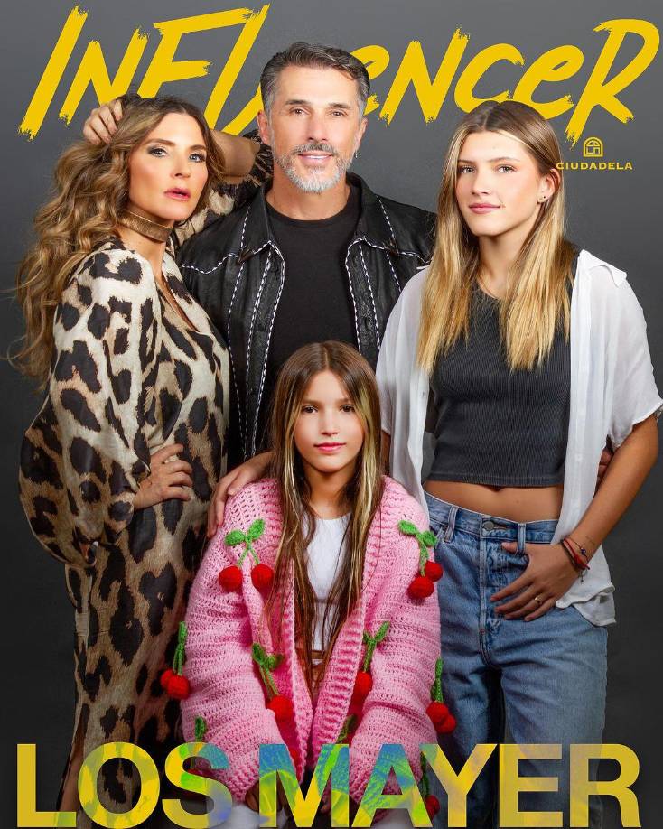 Desde 2004, Sergio Mayer inició una relación amorosa con Issabela Camil. Actualmente los dos continúan casados y tienen dos hijas: Antonia y Victoria. Juntos protagonizan un programa llamado Familia Mayer Camil disponible en YouTube, específicamente en el canal de Cmed+a.