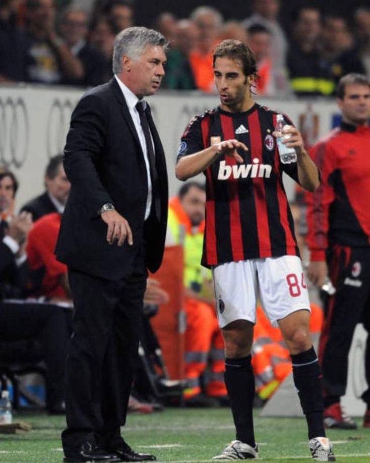 Durante esa etapa jugó poco y volvió a la Premier League, pasó por Stoke City y se retiró en Getafe de España logrando en su trayectoria un total de 8 trofeos.
