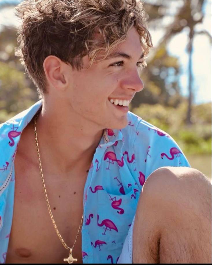 Cualidad física que parece haber heredado en vida a su hijo Christopher, quien es prácticamente una versión joven de su padre. 